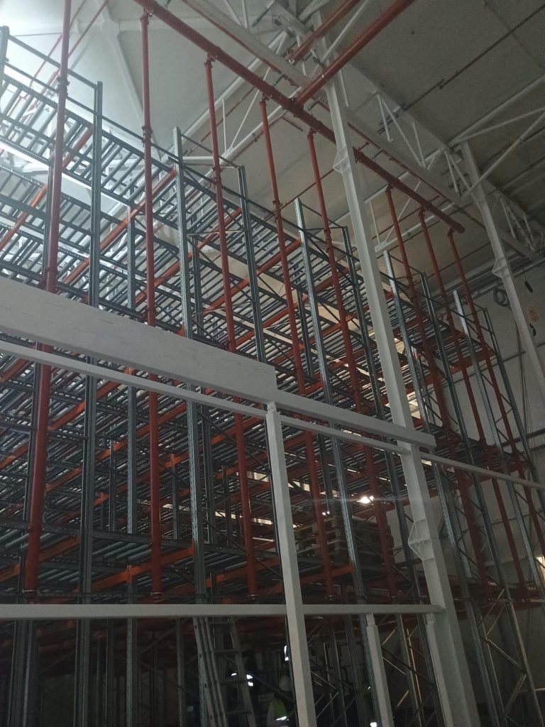Conexiuni tehnice la rezervorul de rezervă de apă pentru instalația de incendiu de la fabrica La Lorraine.