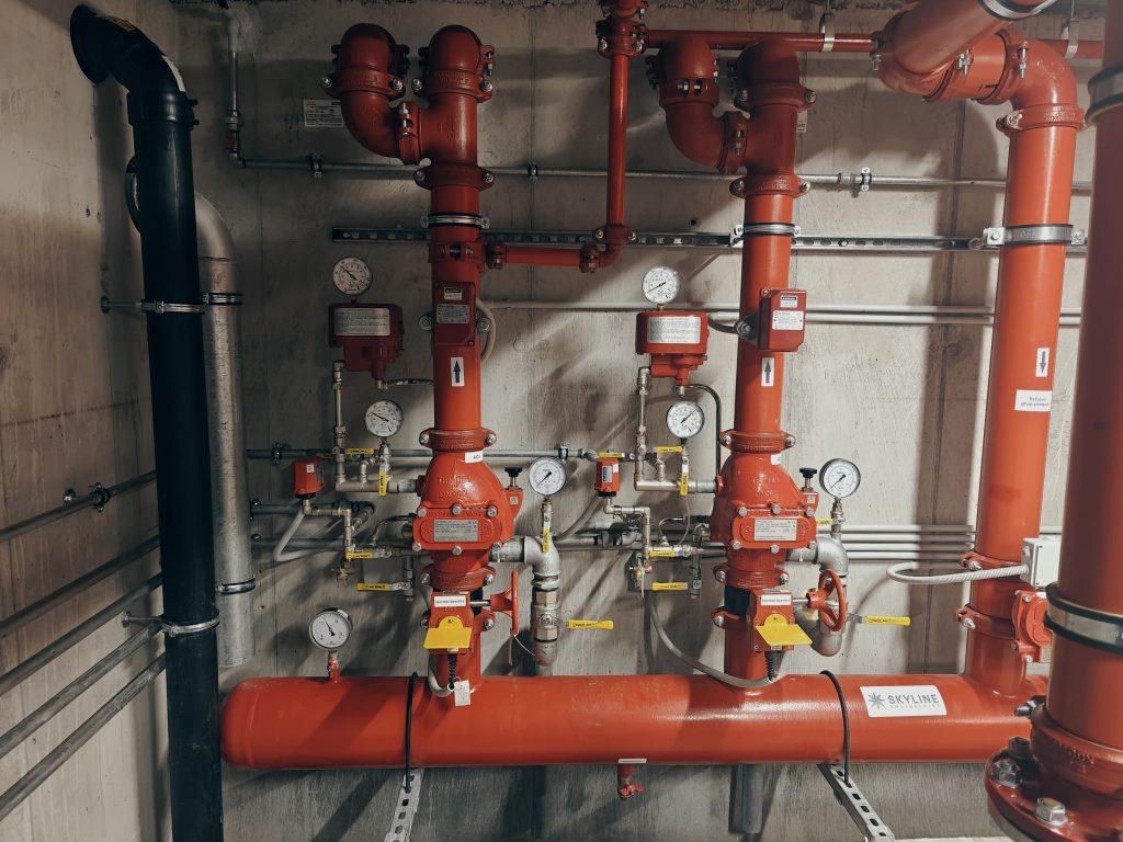 Montaj sistem de sprinklere automat în cadrul instalației de limitare și stingere incendiu la La Lorraine Câmpia Turzii.
