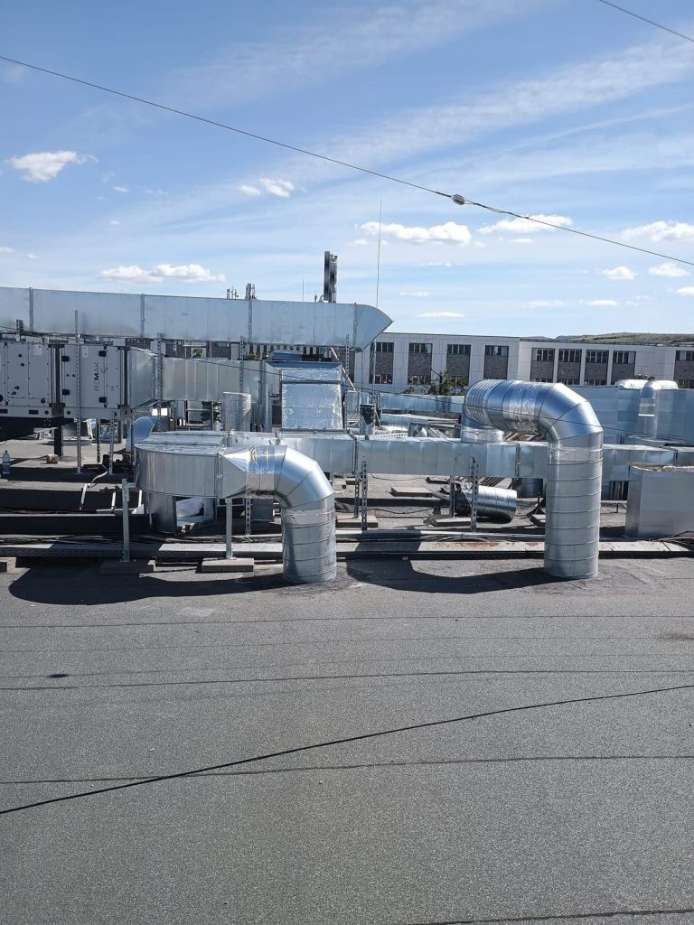 Montaj clapete antifoc pe tubulatura de ventilație în zonele de compartimentare la Aeroportul Cluj de către Flexinstal.
