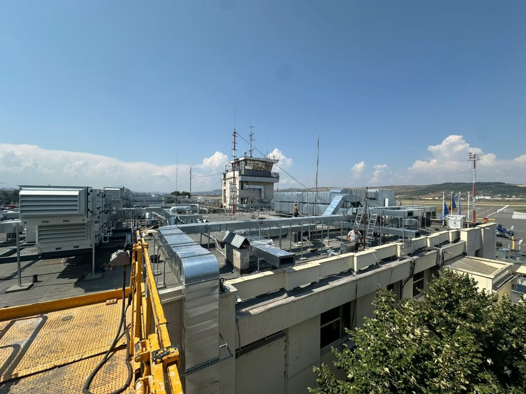 Montaj centrale de tratare aer (CTA) de mare capacitate realizat de Flexinstal la Aeroportul Internațional Cluj.
